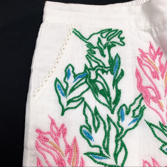 NWT “Coral Reef" Embroidered Lined Ivory Shorts by Chloe Oliver - Picture 3 of 5